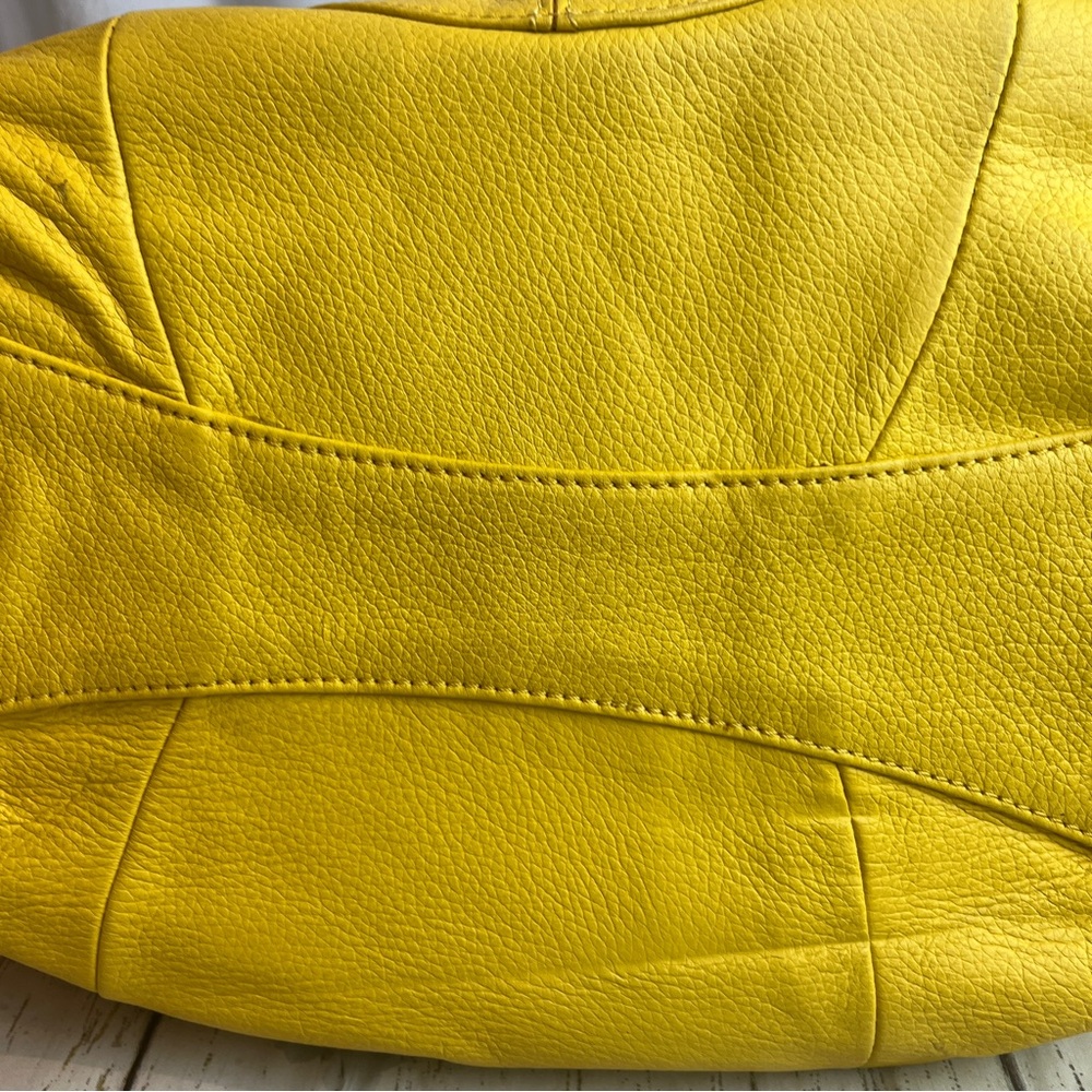 Isaac Mizrahi Live Yellow Pebbled Leather Drawstring Bucket Handbag  Purse Set - Picture 5 of 16